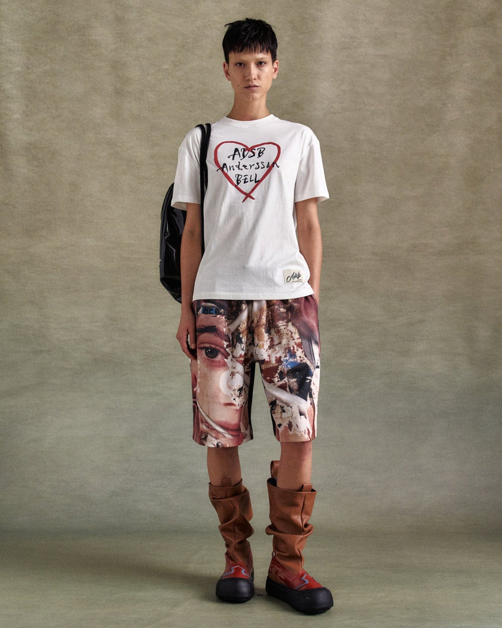 【ANDERSSON BELL】 UNISEX HEART KELLY LOGO T-SHIRTS WHITE UNISEX HEART KELLY LOGO T-SHIRTS atb1290u(WHITE) – Andersson