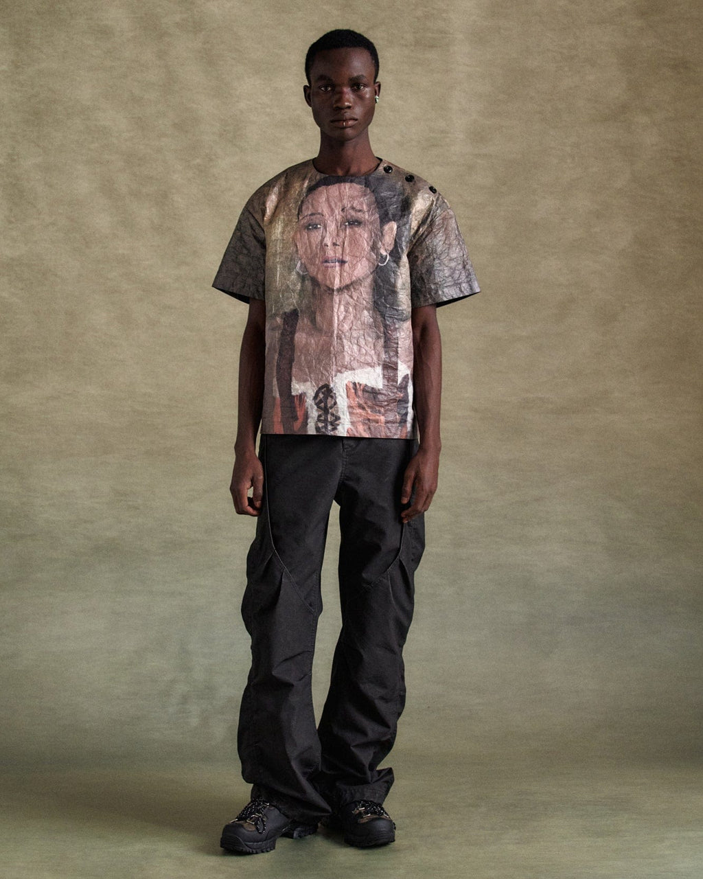 [ANDERSSON BELL] UNISEX REMY PRINTED TYVEK T-SHIRT /追跡付 UNISEX REMY PRINTED TYVEK T-SHIRT atb1269u(BEIGE