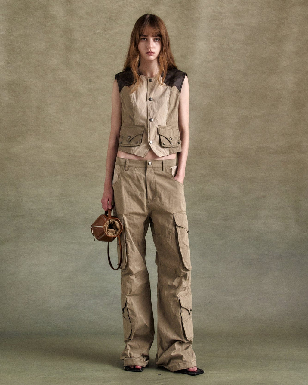 [ANDERSSON BELL]★WAXED UTILITY POCKET CARGO PANTS WAXED UTILITY POCKET CARGO PANTS apa822w(BEIGE) – Andersson Bell