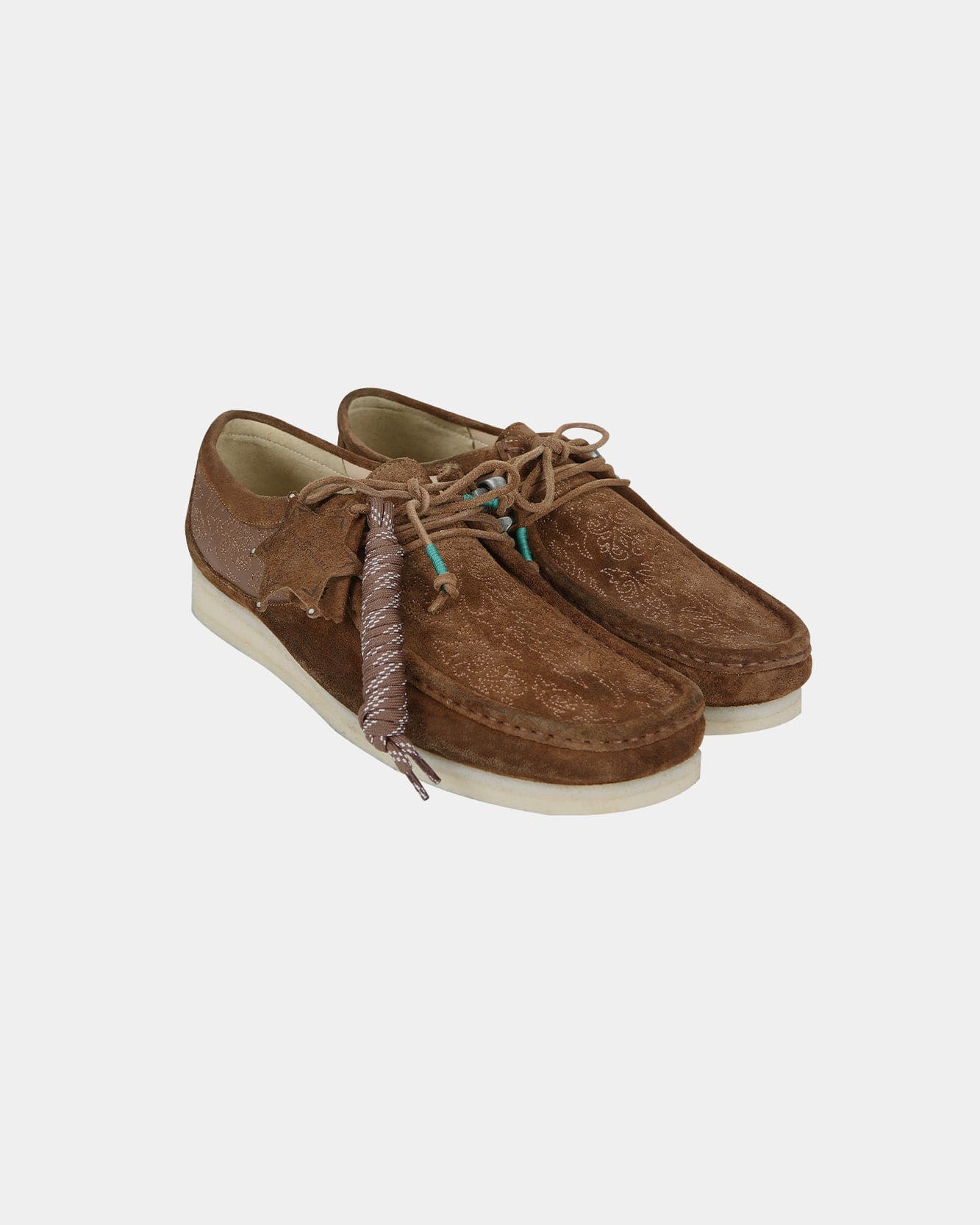 ADSB X CLARKS Wallabee Embroidery aaa531u(TAN) – Andersson Bell