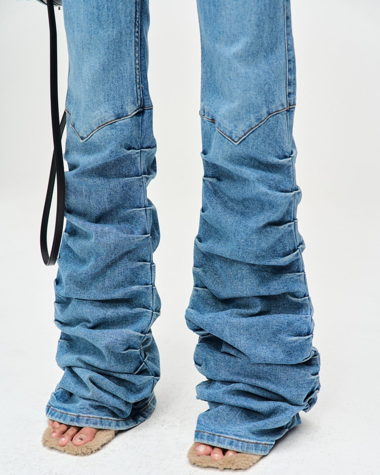 Andersson Bell 캐리오버 재촬영_(WOMEN) NEW MARTINA WESTERN BOOTS WRINKLE JEANS apa667w(WASHED BLUE)