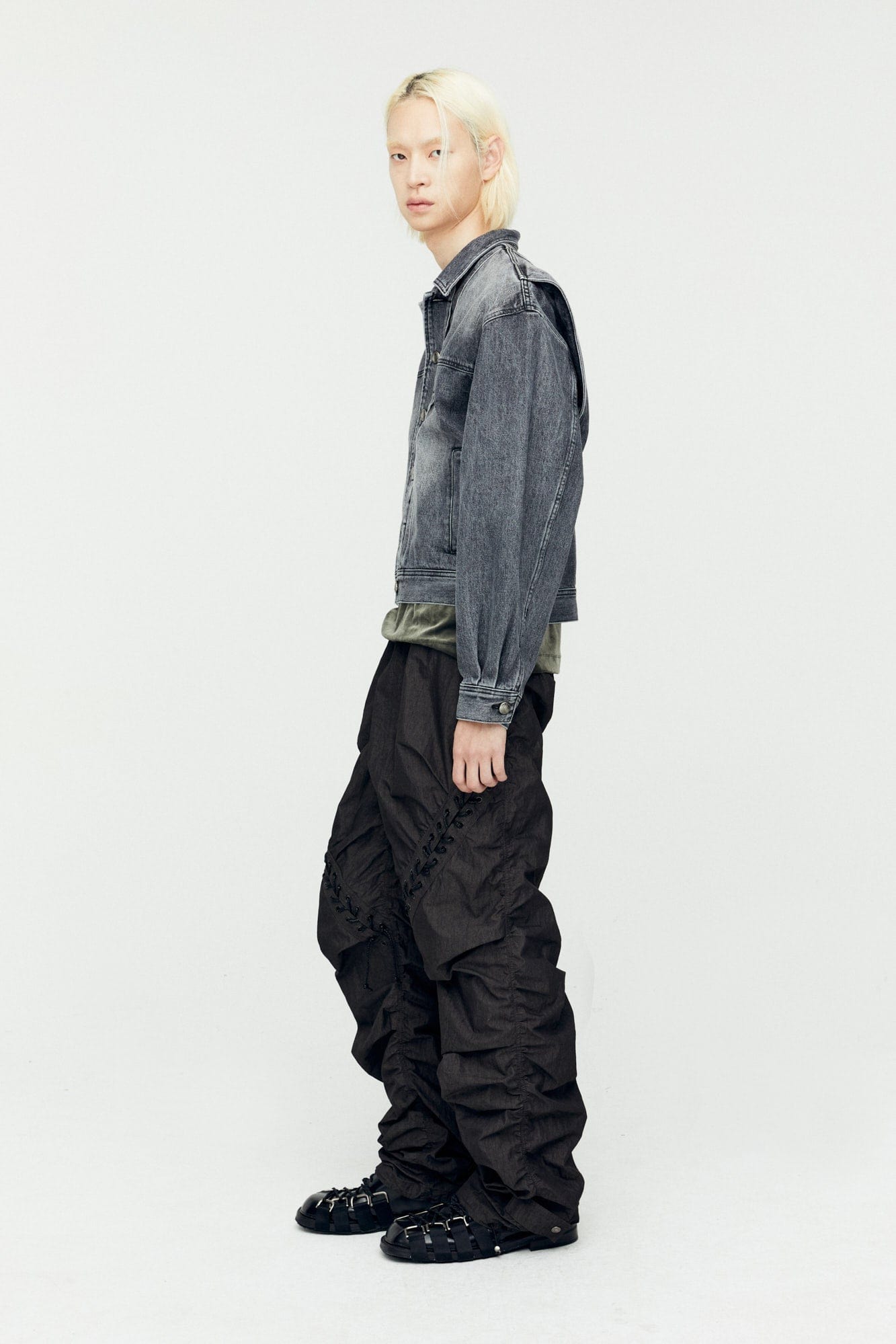 Andersson Bell 캐리오버 재촬영_WAVE DENIM BOMBER JACKET awa570m(WASHED BLACK)