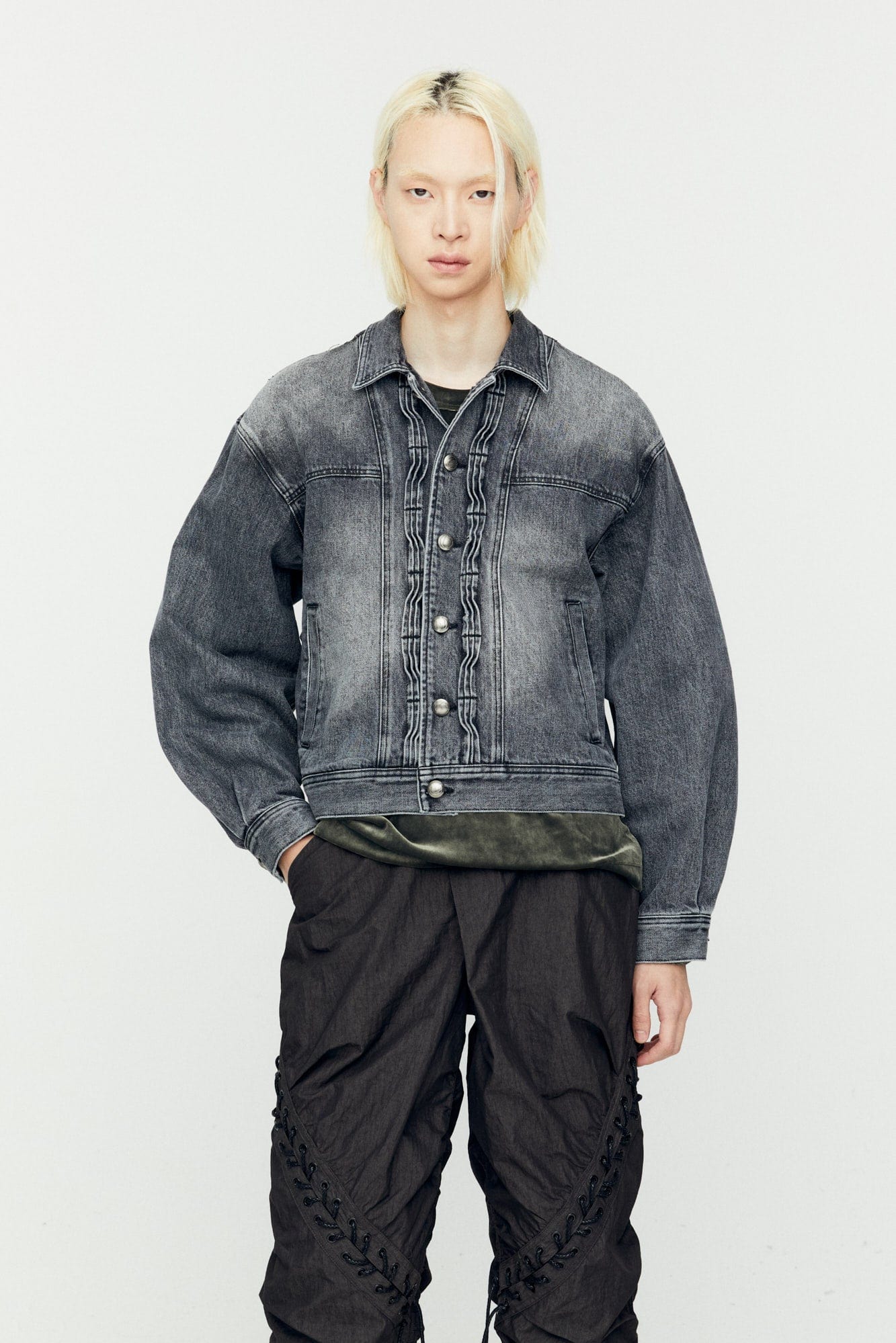 Andersson Bell 캐리오버 재촬영_WAVE DENIM BOMBER JACKET awa570m(WASHED BLACK)