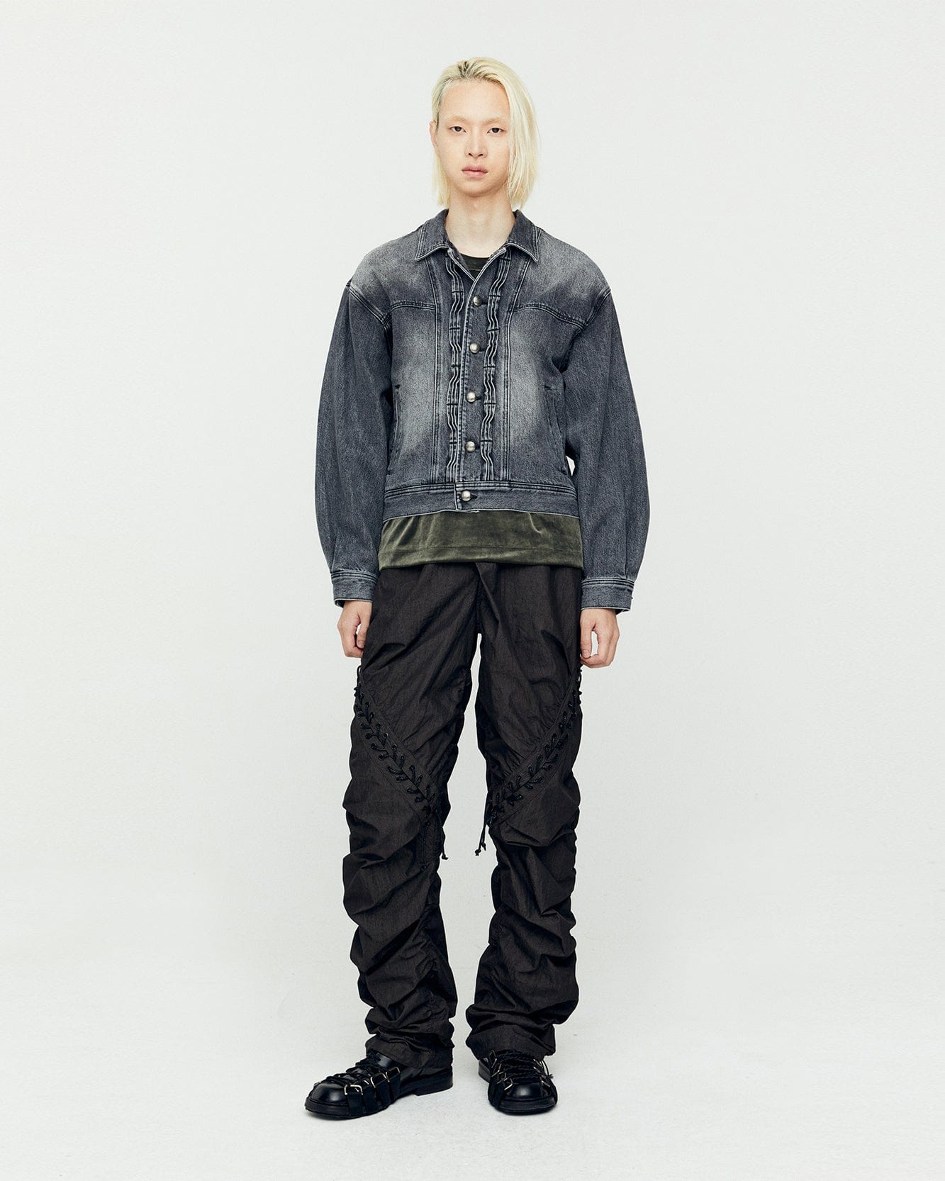 Andersson Bell 캐리오버 재촬영_WAVE DENIM BOMBER JACKET awa570m(WASHED BLACK)