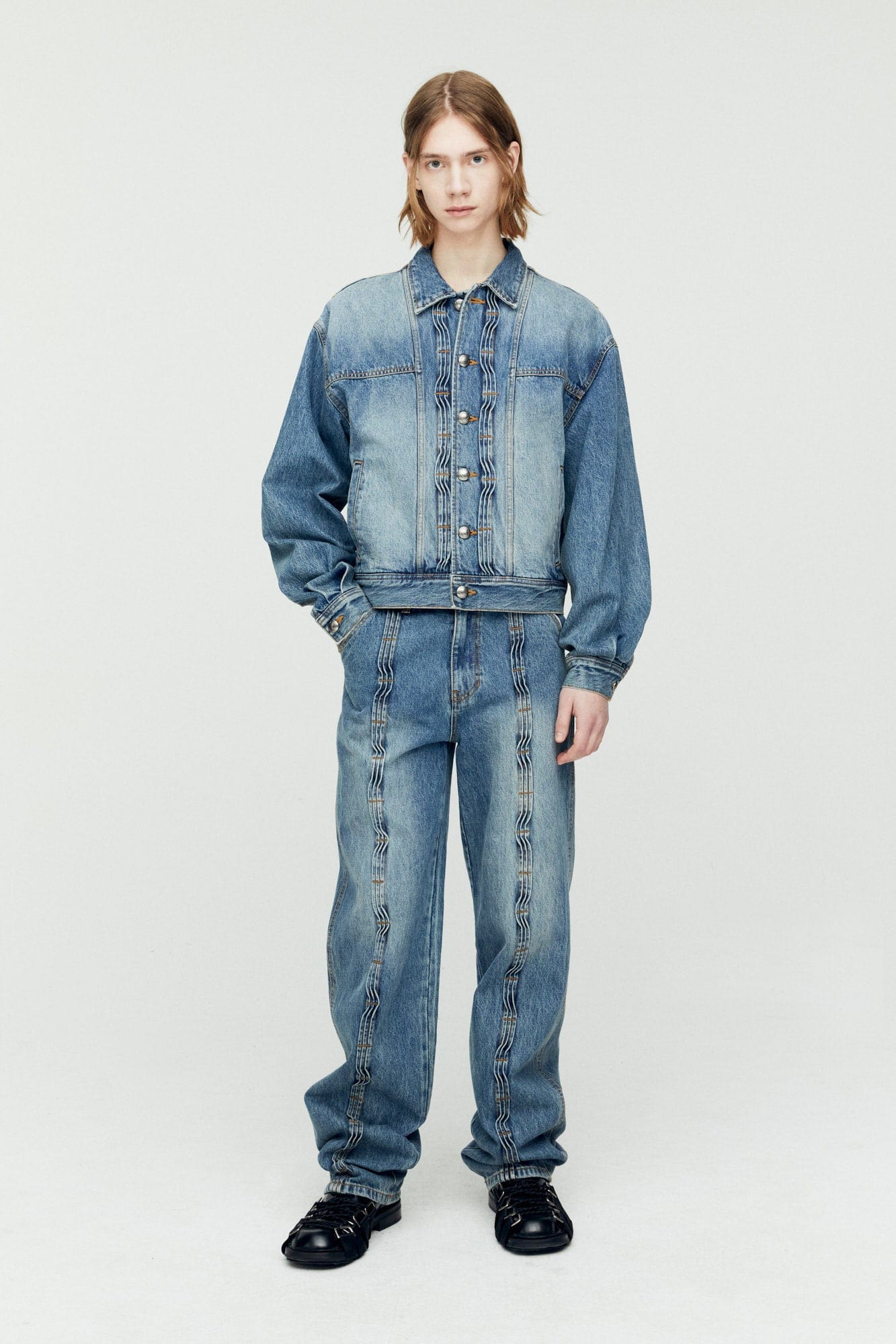 Andersson Bell 캐리오버 재촬영_WAVE DENIM BOMBER JACKET awa570m(WASHED BLUE)