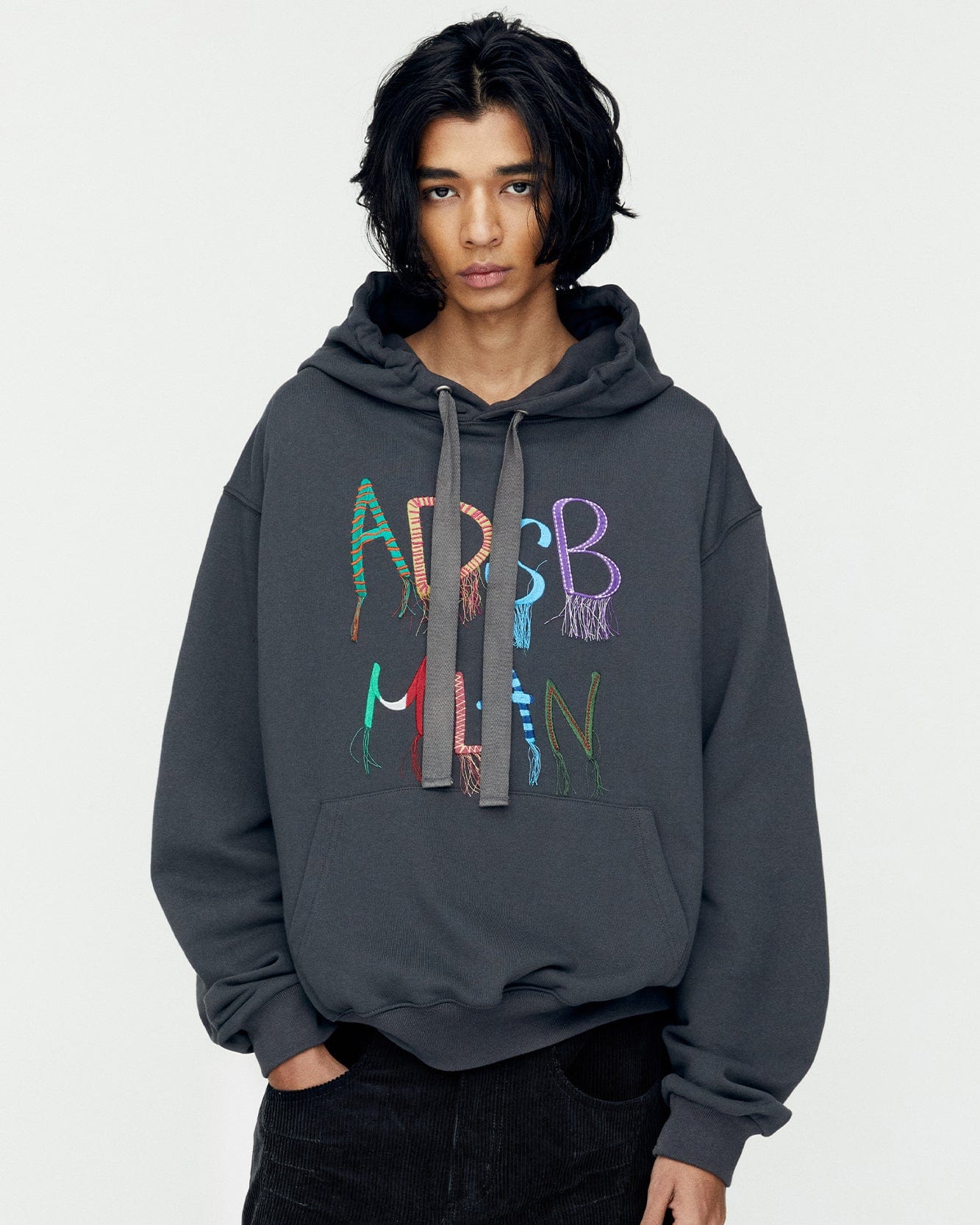 【ANDERSSON BELL】Essential ADSB Patch Logo Sweatshirt ANDERSSON BELL]☆(ESSENTIAL) ADSB PATCH LOGO SWEATSHIRT