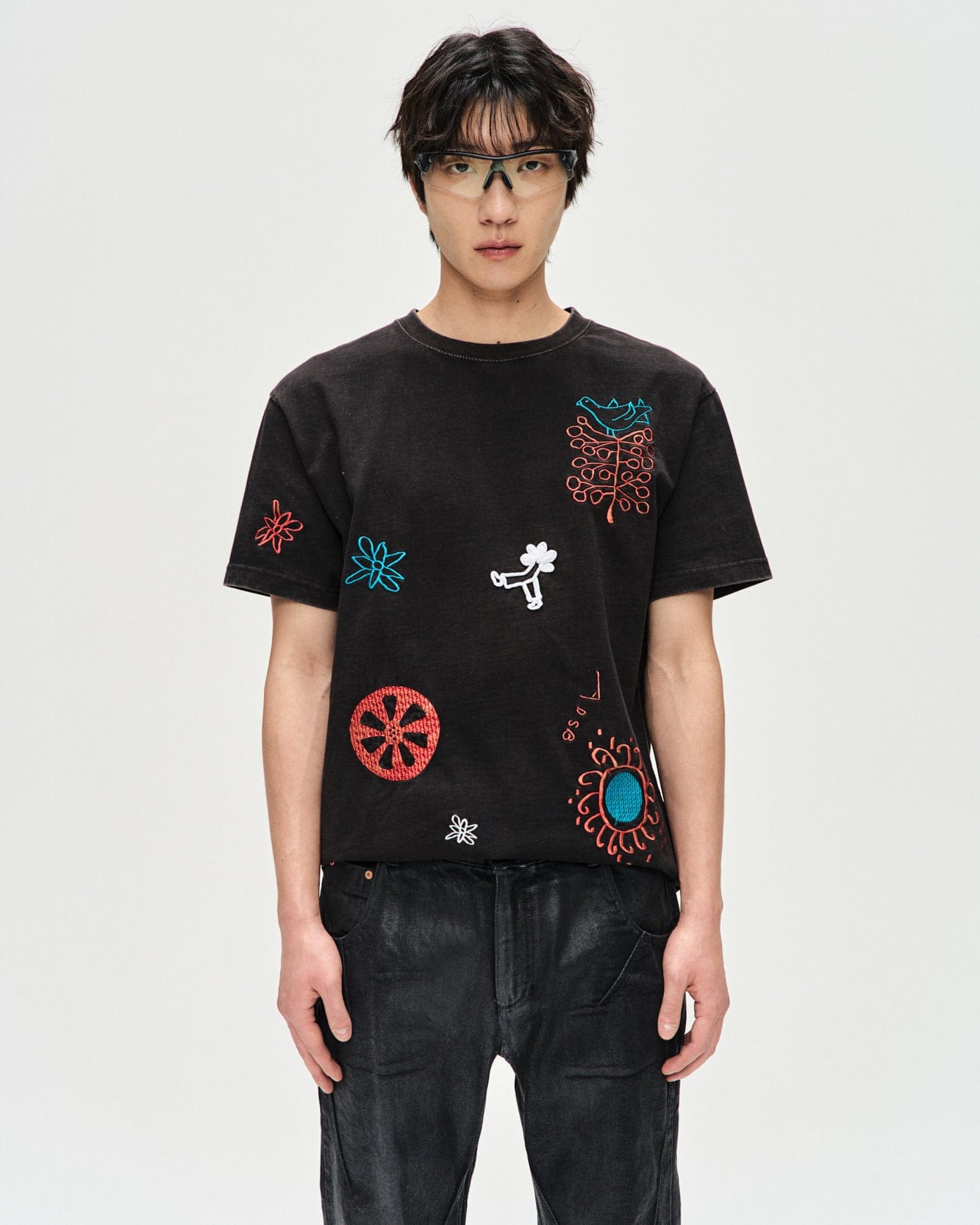 Andersson Bell (ESSENTIAL) UNISEX MARCH EMBROIDERY T-SHIRTS atb1088u(BLACK)
