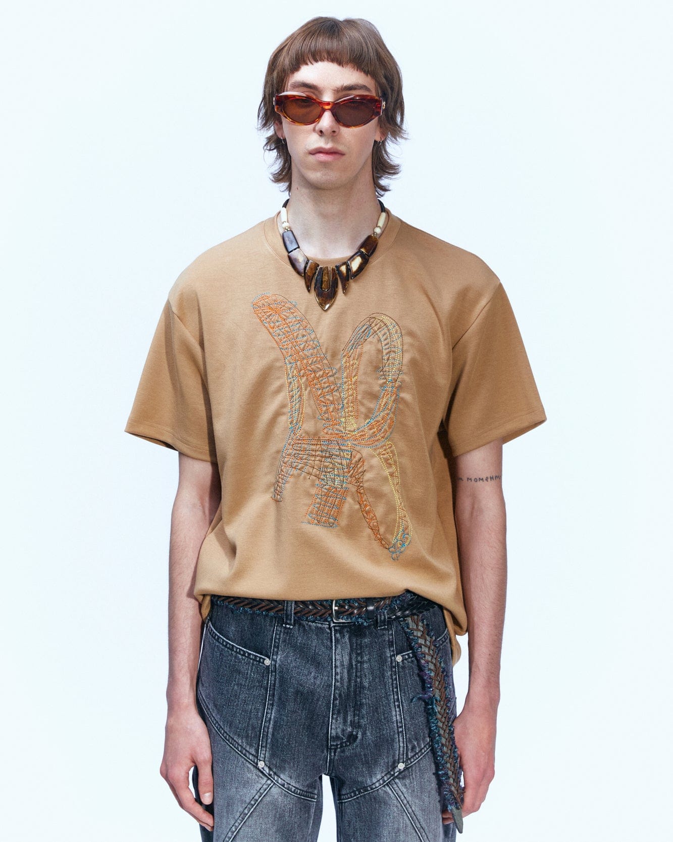 Andersson Bell (ESSENTIAL) UNISEX NEW AB LOGO EMBROIDERY T-SHIRTS atb903u(BEIGE)