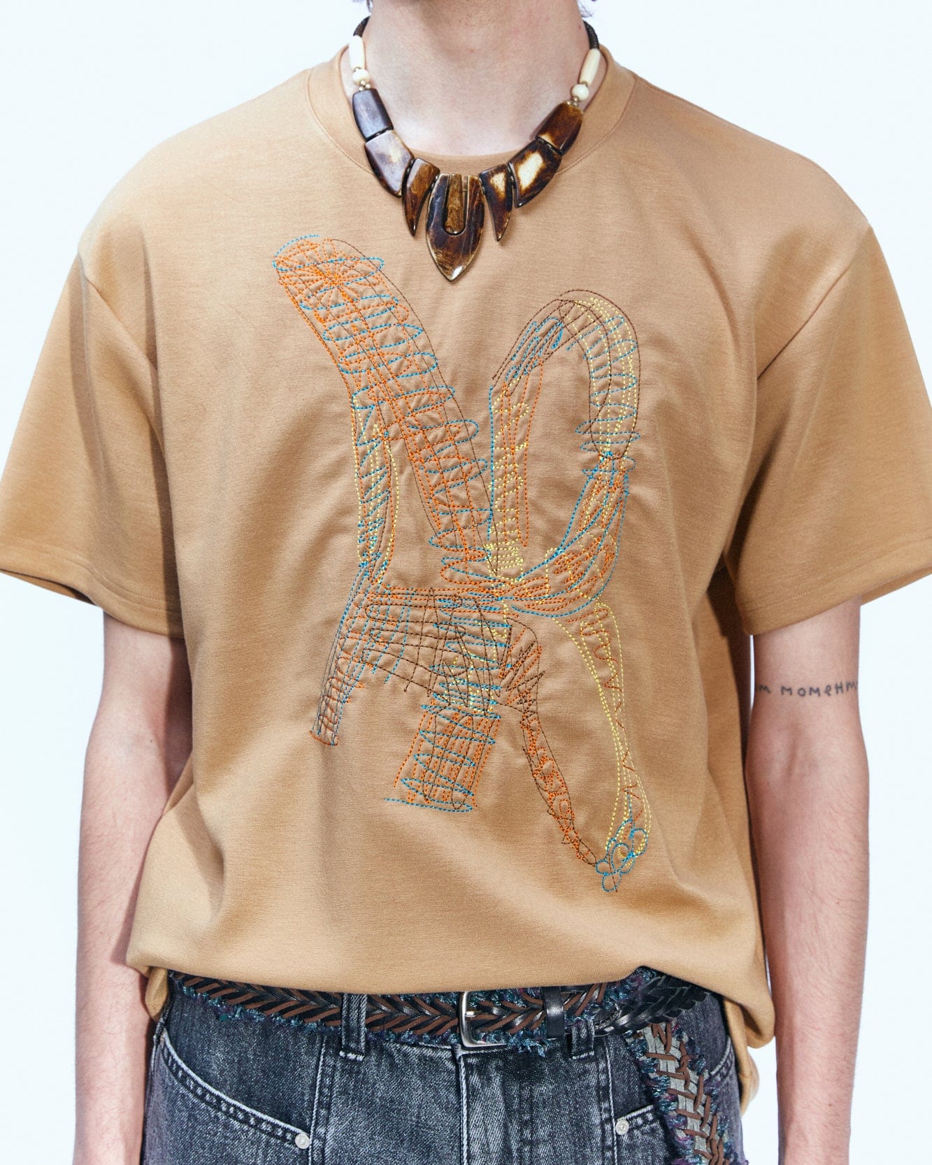 Andersson Bell (ESSENTIAL) UNISEX NEW AB LOGO EMBROIDERY T-SHIRTS atb903u(BEIGE)