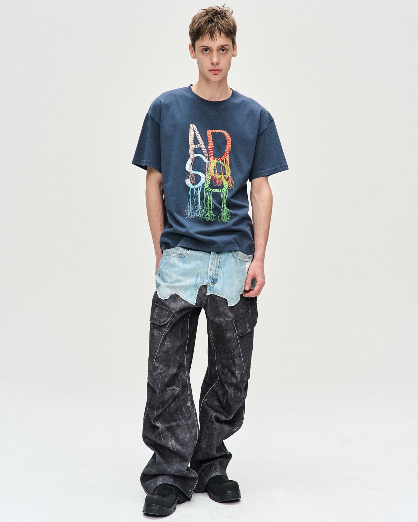 FAUX-DENIM & SCRATCH LEATHER PRINTED CARGO-PANTS apa703m(DENIM 