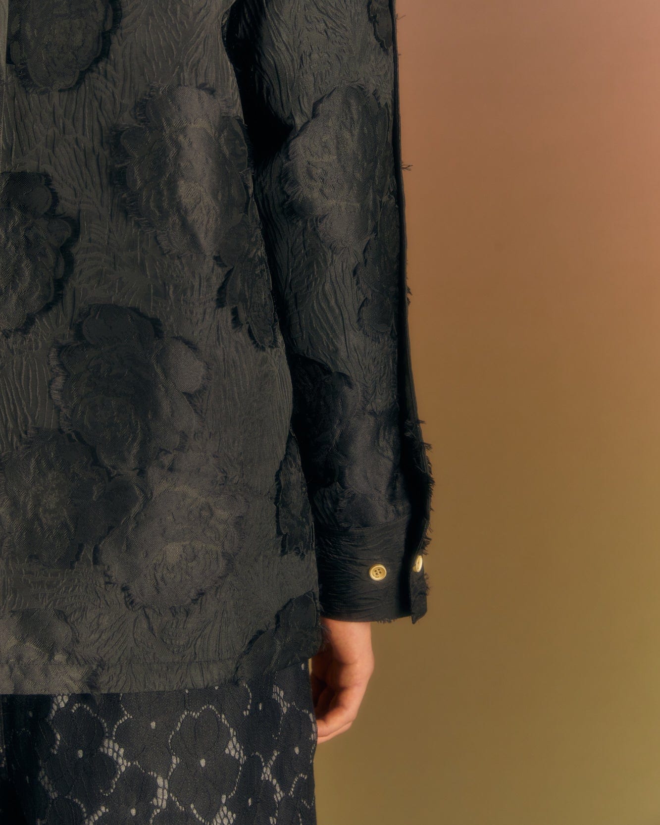 Andersson Bell FLOWER EMBROIDERY SHIRTS atb1026m(BLACK)
