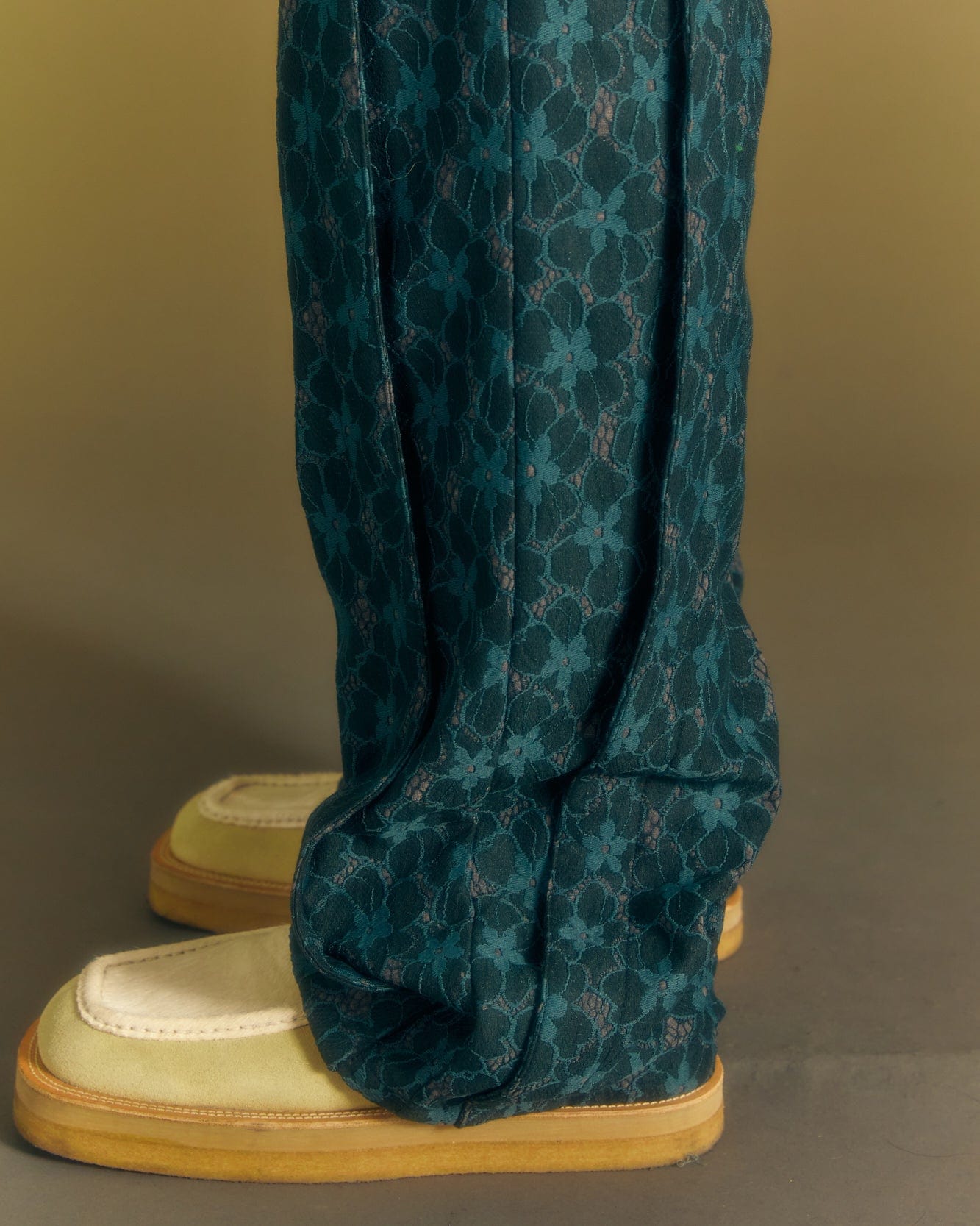Andersson Bell FLOWER LACE TRACK PANTS apa678m(GREEN)