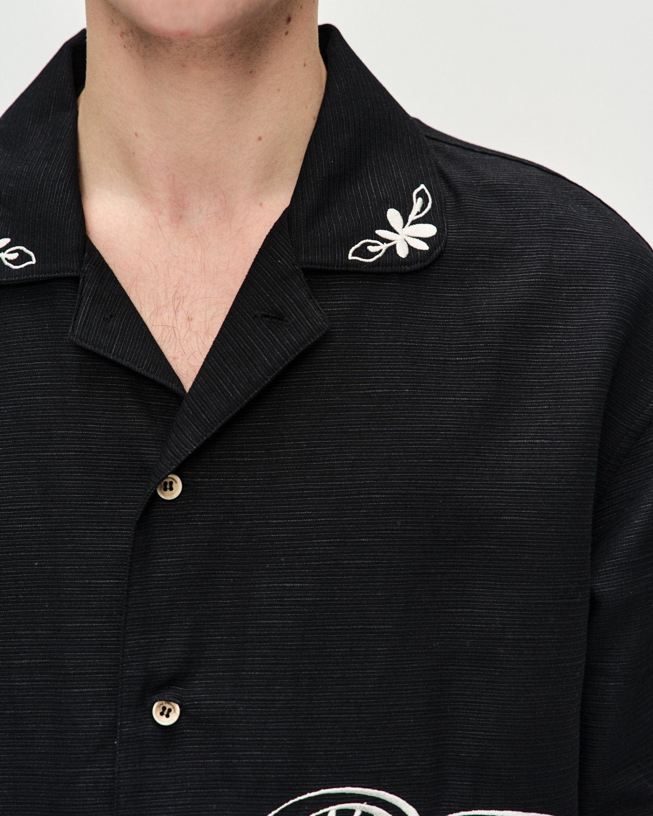 Andersson Bell MAY EMBROIDERY OPEN COLLAR SHIRTS atb1055m(BLACK)