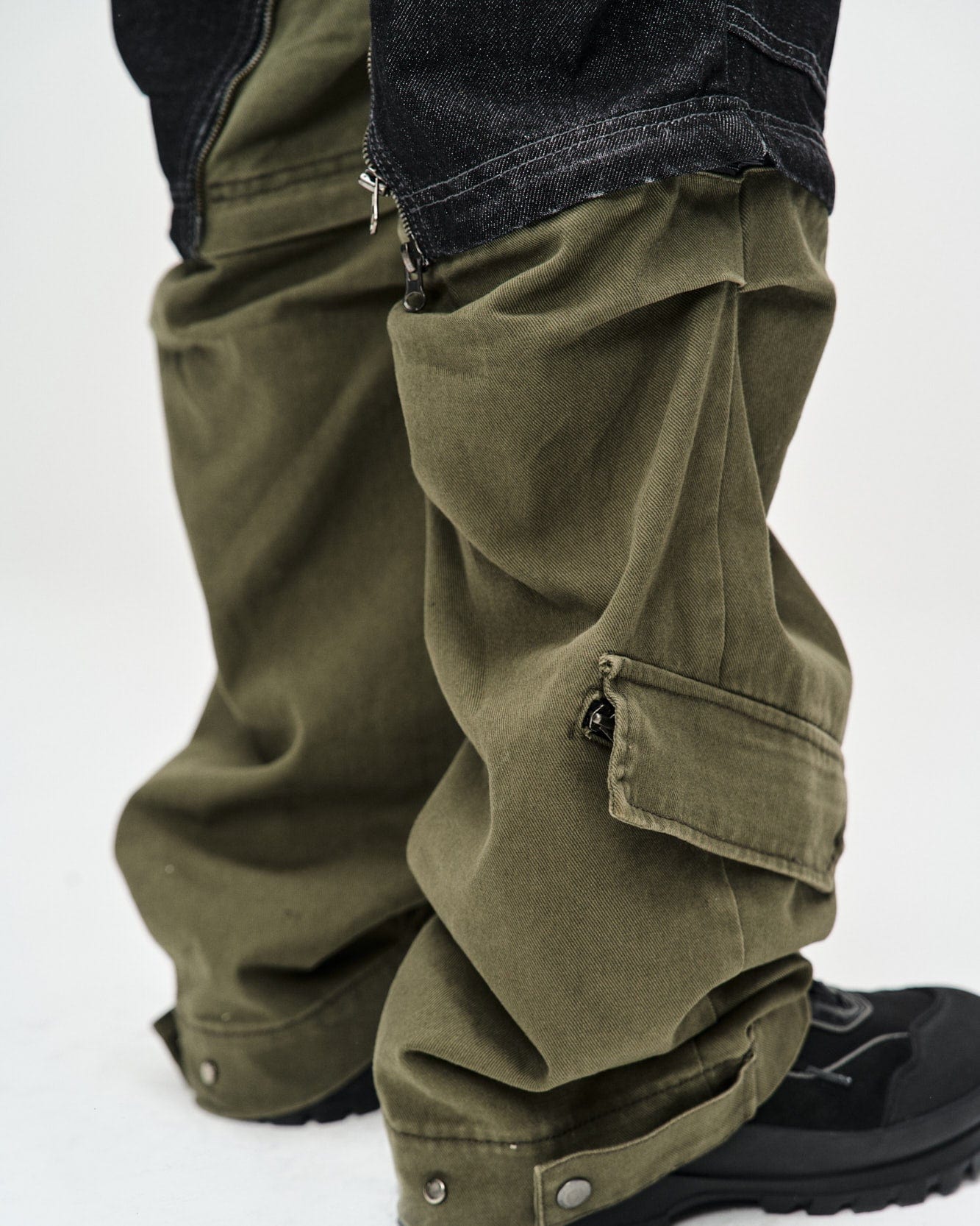 Andersson Bell MILLY DETACHABLE CARPENTER JEANS apa691m(BLACK / KHAKI)