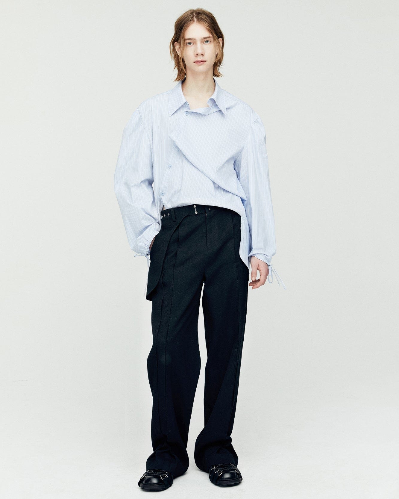 [ANDERSSON BELL] SOE TWILL WOOL WRAP TROUSERS apa754m/追跡付 SOE TWILL WOOL WRAP TROUSERS apa754m(BLACK) – Andersson Bell