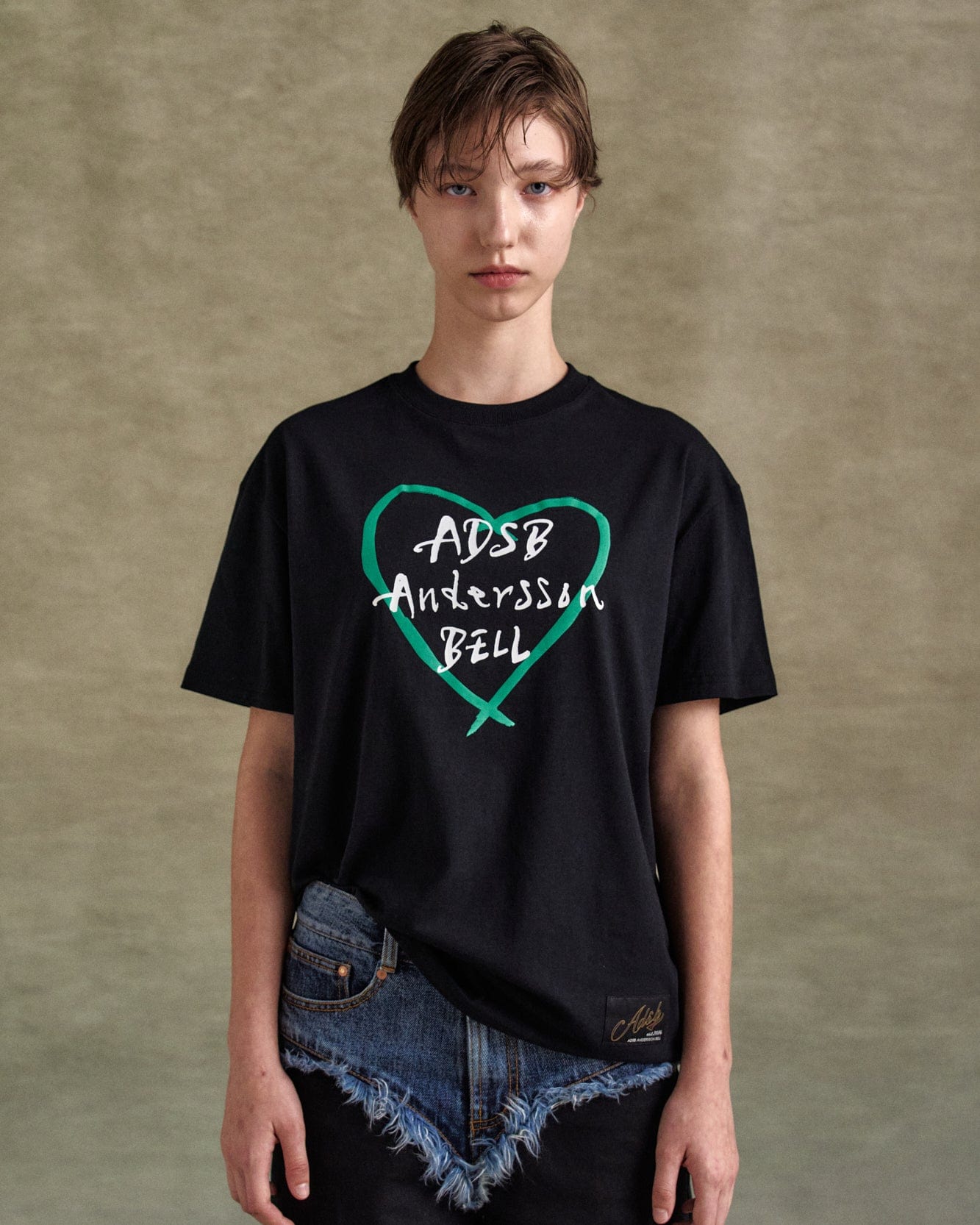 UNISEX HEART KELLY LOGO T-SHIRTS atb1290u(BLACK) – Andersson