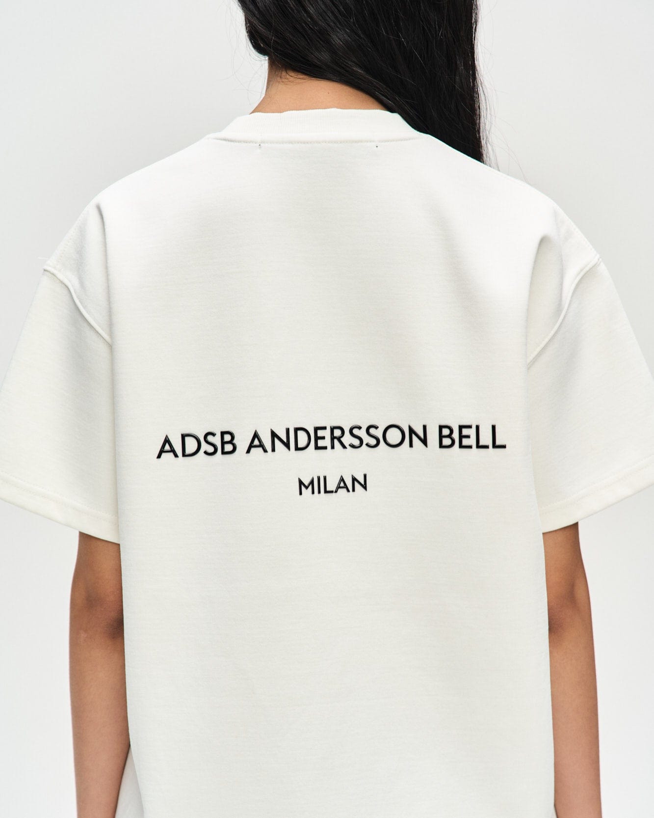 Andersson Bell UNISEX STOOL PATCH LOGO T-SHIRTS atb1230u(WHITE)
