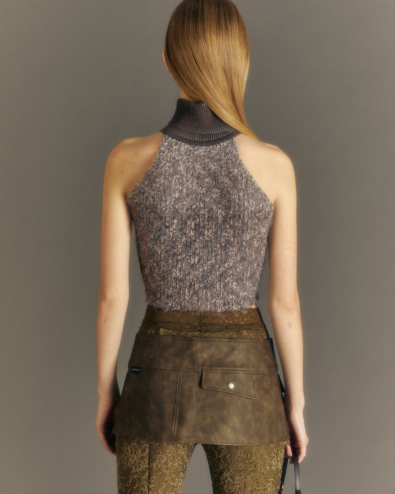 Andersson Bell (WOMEN) FLUFFY SLEEVELESS KNIT TOP atb983w(BROWN)
