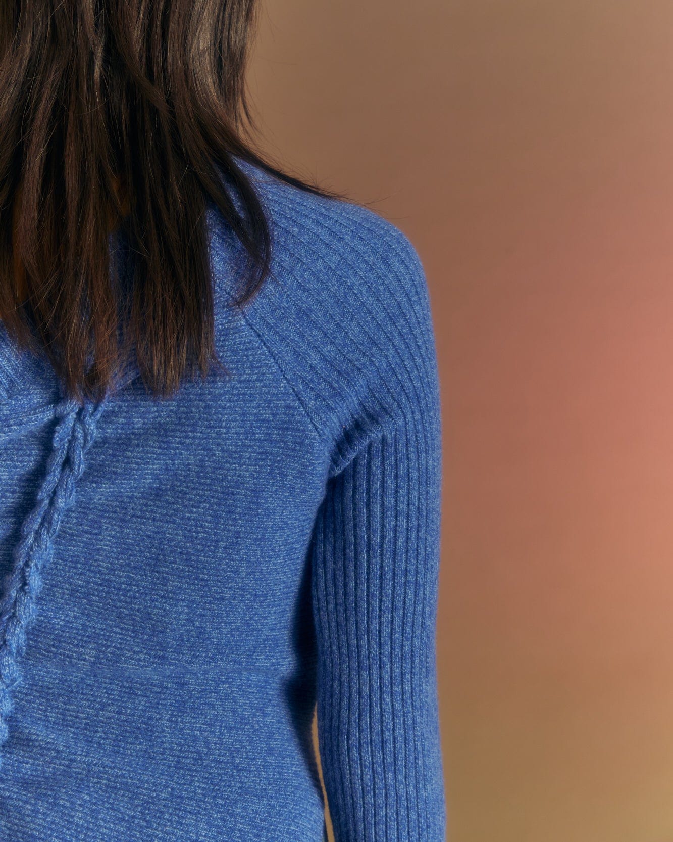 Andersson Bell (WOMEN) HAND TWIST ASYMMETRIC KNIT TOP atb985w(MELANGE BLUE)