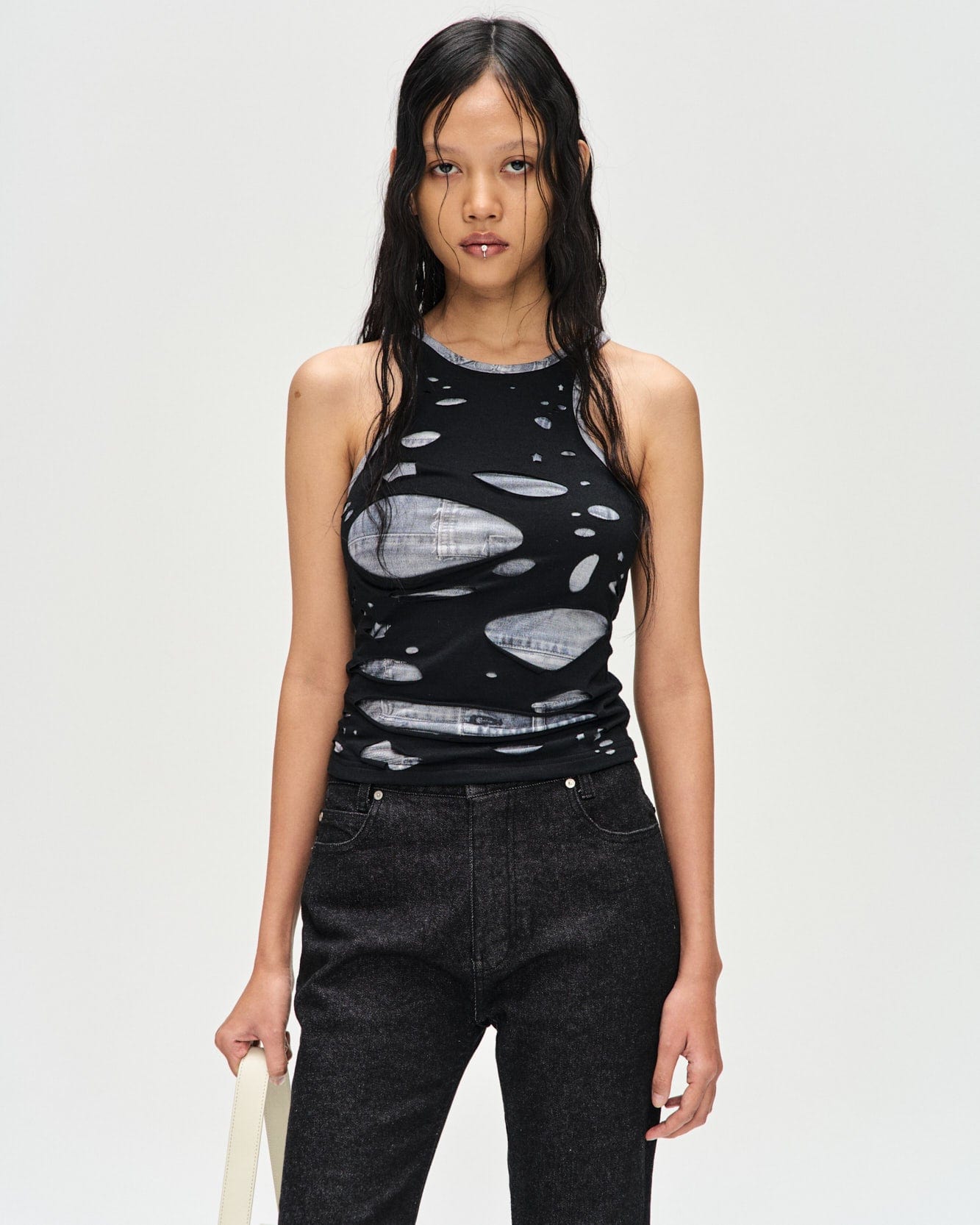 WOMEN) TATY LASER CUT-OUT SLEEVELESS TOP atb1115w(BLACK