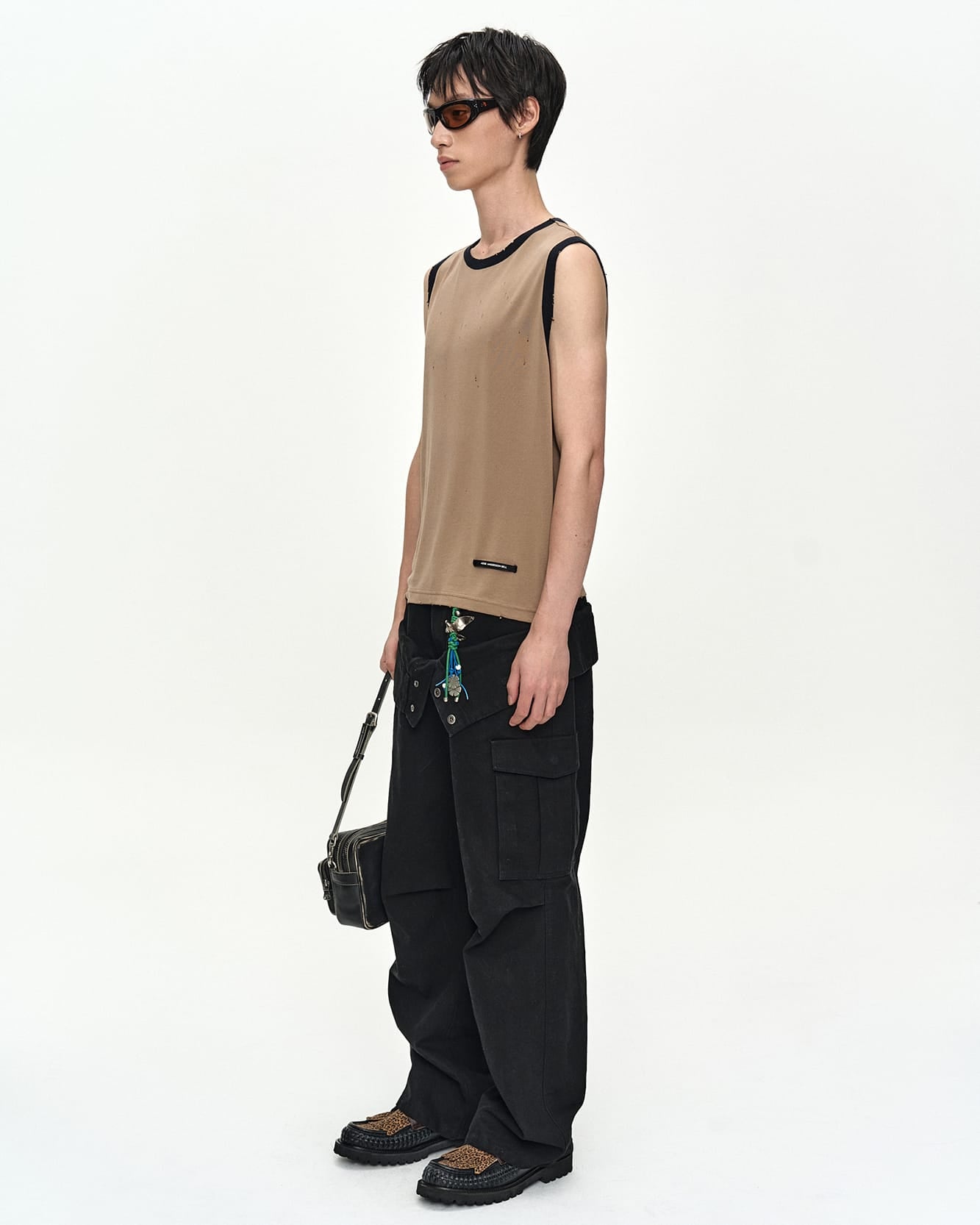 ADSB アンダースンベル トップス カットアウトパーカー ESSENTIAL) ADSB HEARTS CARD HOODIE atb1084u(CHARCOAL) – Andersson Bell