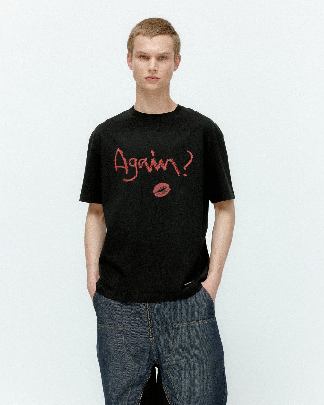 ESSENTIAL) UNISEX AGAIN LIP T-SHIRT atb1406u(BLACK