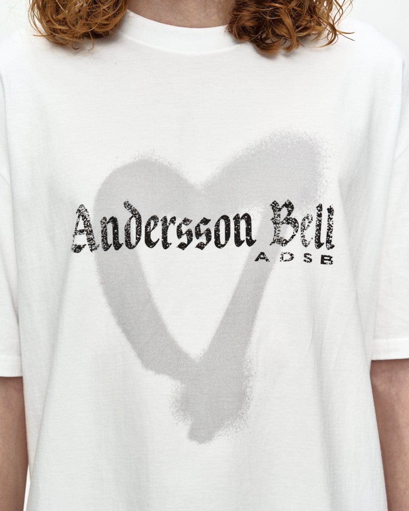 RESTOCK] (ESSENTIAL) UNISEX HEART T-SHIRT atb1417u(WHITE