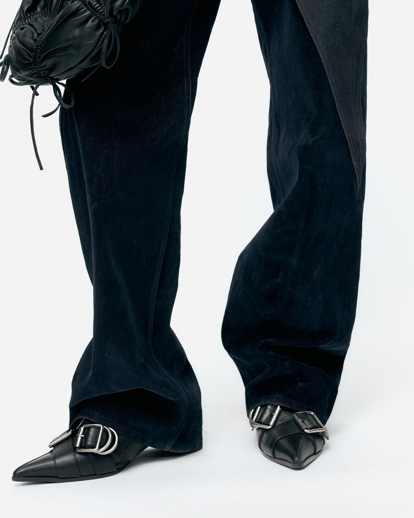 기타 LAYERED STRAP MULE aaa485w(BLACK)