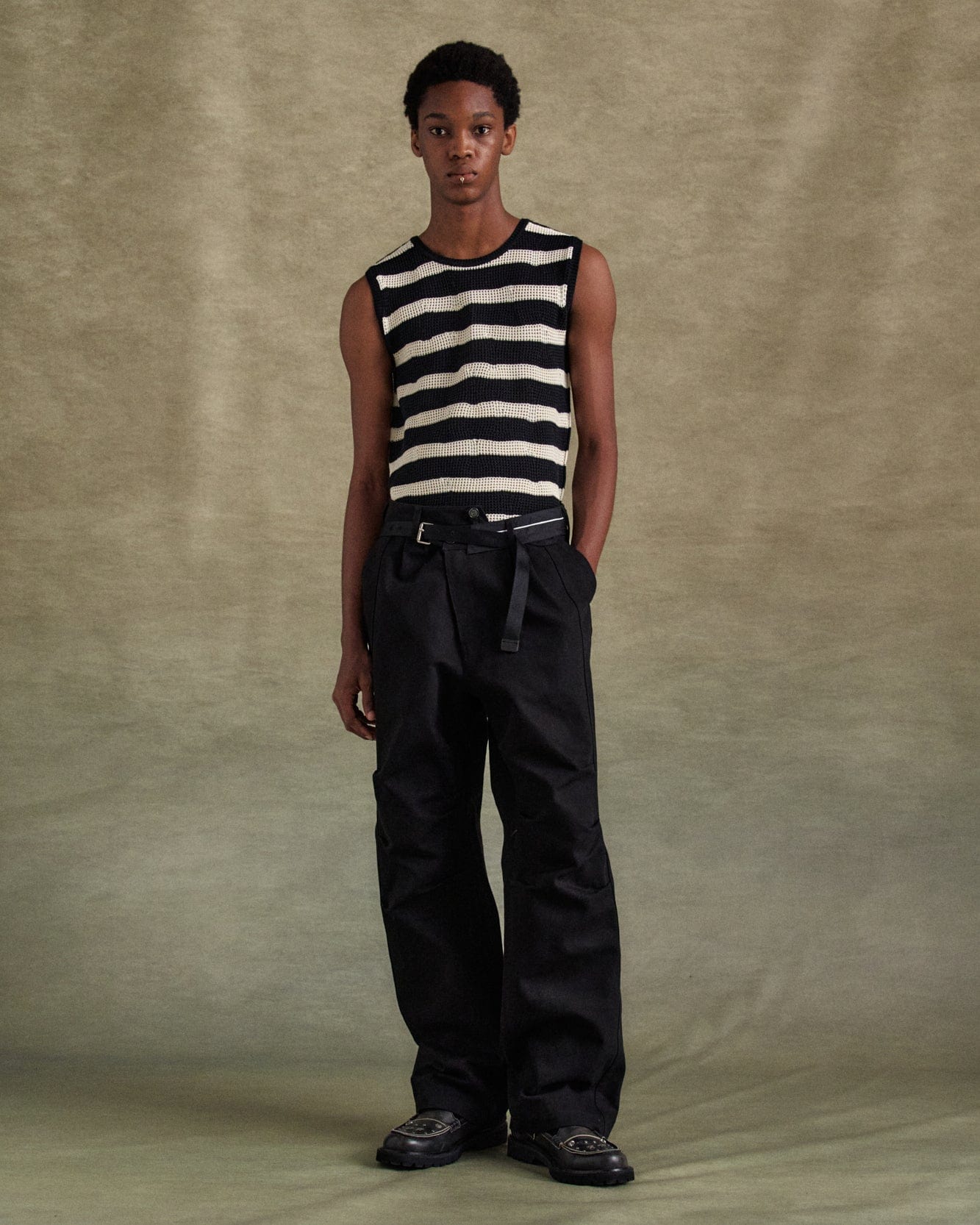 기타 NET DAMAGED SLEEVELESS atb1328m(BLACK/ECRU)