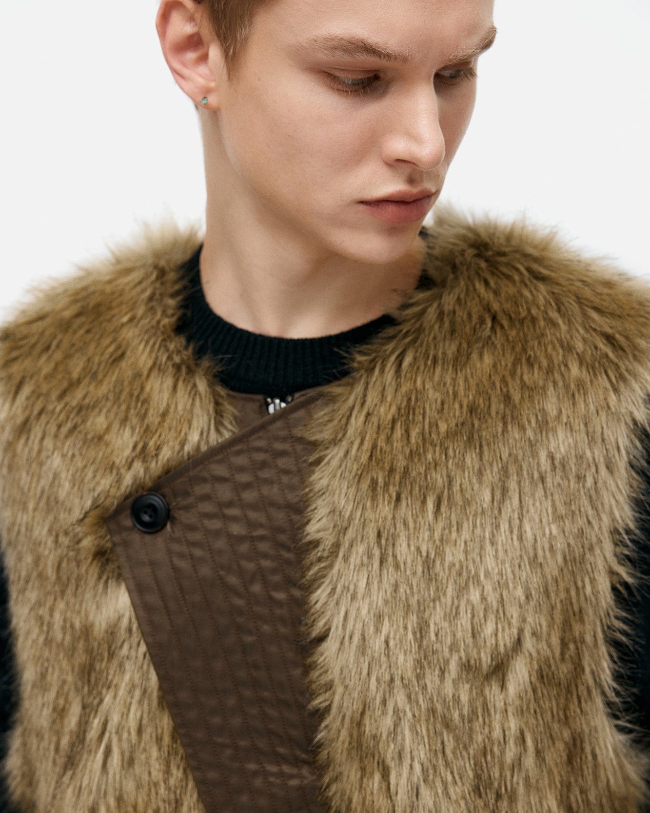 기타 UNISEX CURVED PLACKET REVERSIBLE FAUX-FUR VEST awa722u(BROWN)