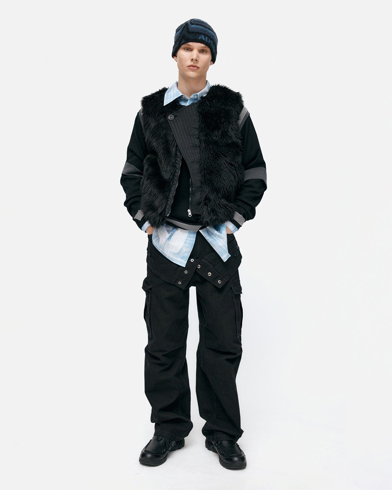 기타 UNISEX CURVED PLACKET REVERSIBLE FAUX-FUR VEST awa723u(BLACK)