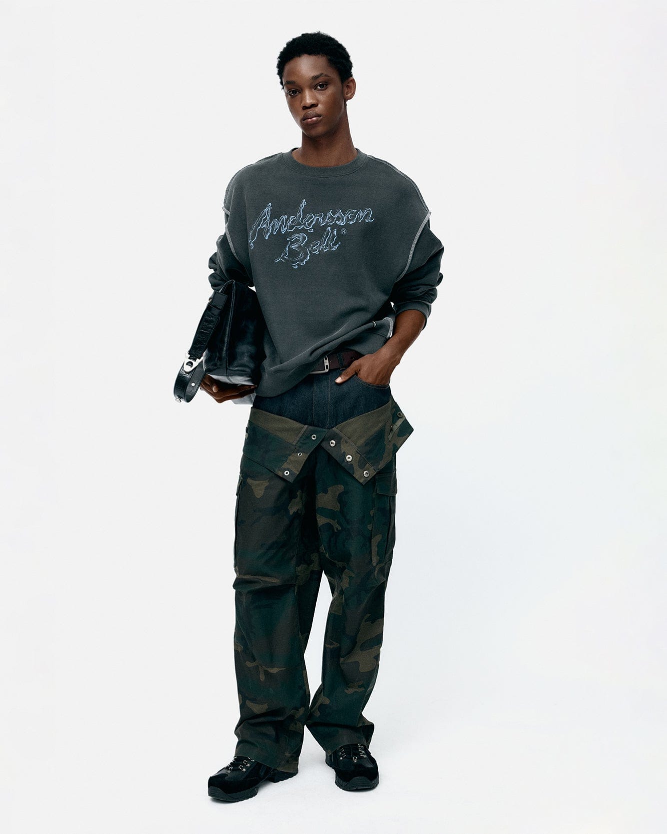 기타 UNISEX LIQUID LOGO SWEATSHIRT atb1378u(CHARCOAL)